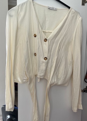 Düğmeli Beyaz V Yaka Kadın Gömlek - Görsel 3