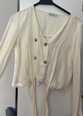 Düğmeli Beyaz V Yaka Kadın Gömlek - Görsel 2