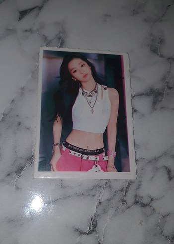 Uzun Siyah Saçlı Kadın Fotoğrafı - Görsel 2