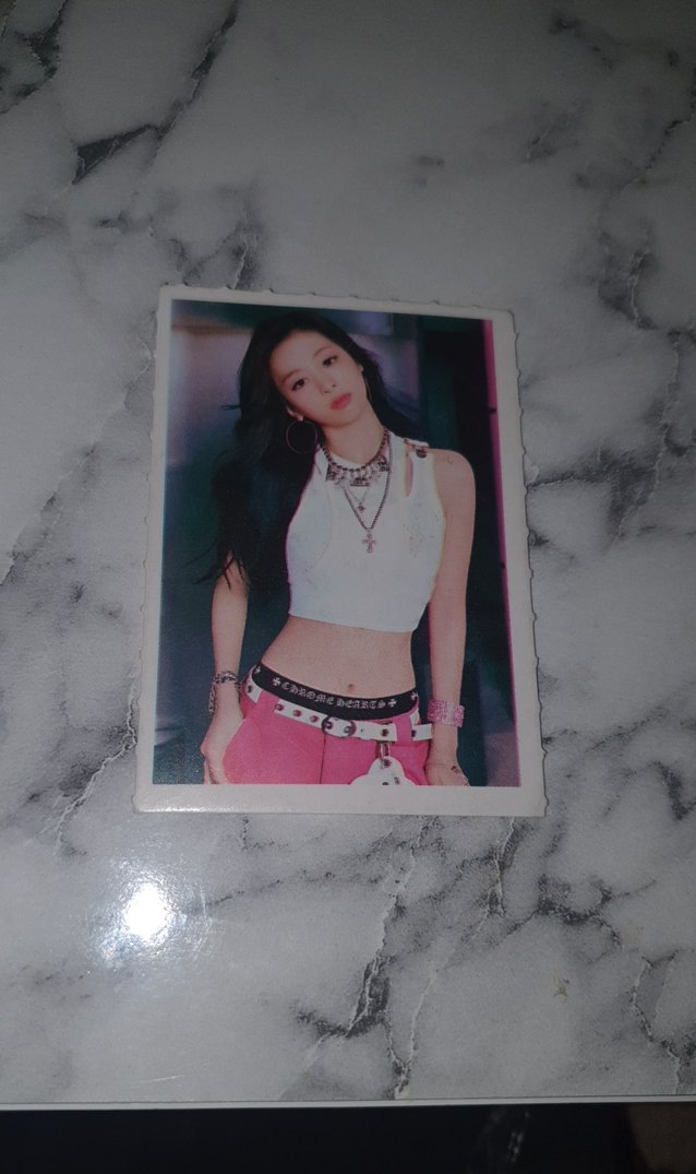 Uzun Siyah Saçlı Kadın Fotoğrafı - Görsel 2