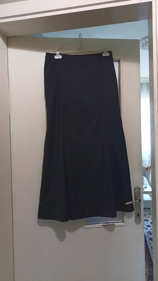 Uzun Siyah Drapeli Kadın Etek - Görsel 4