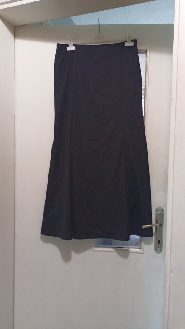 Uzun Siyah Drapeli Kadın Etek - Görsel 3