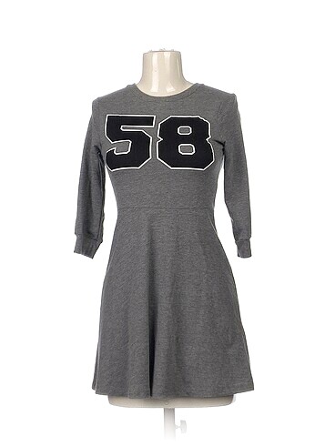 H&M Kısa Elbise %70 İndirimli.