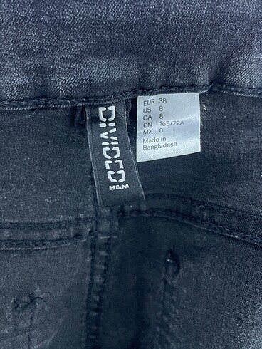 38 Beden siyah Renk H&M Mini Şort %70 İndirimli.
