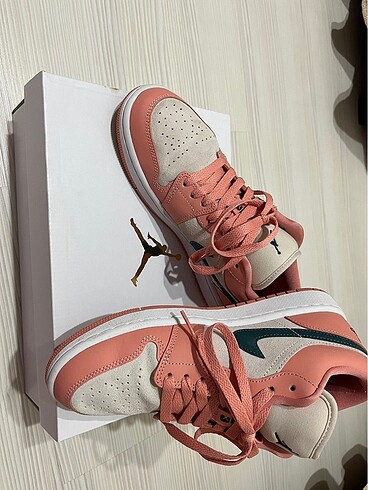 Air Jordan 1 Low