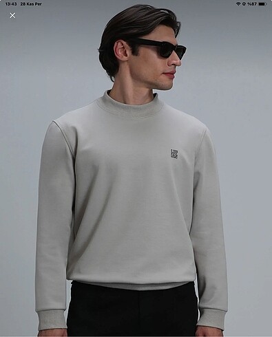 Sweatshirt