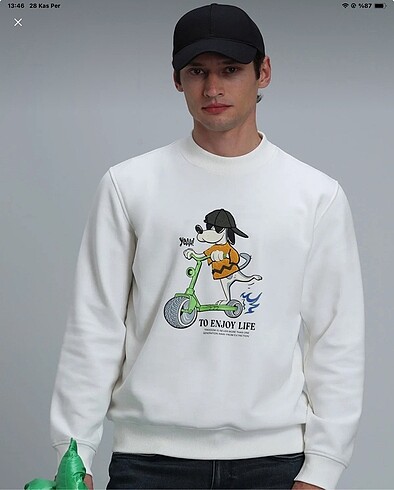 Sweatshirt