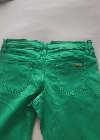 42 Beden Massimo Dutti Kadın Yeşil Kot Pantolon