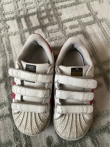 24 Beden beyaz Renk Adidas ayakkabı
