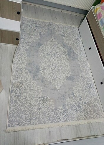 Mavi beyaz halı