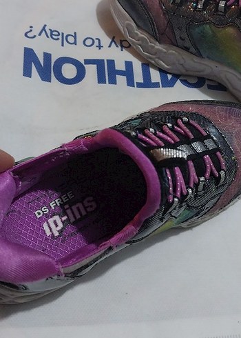 Kızlar için renkli bağcıklı ve cırt cırtlı spor ayakkabı - Görsel 3