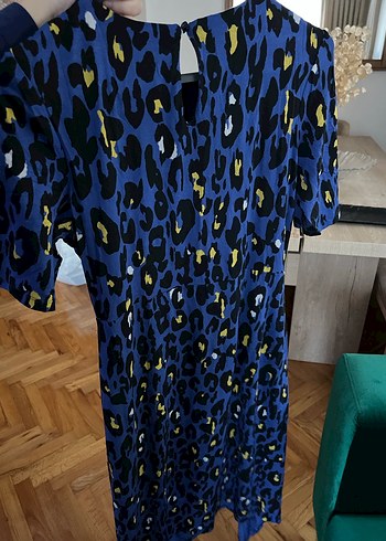 Canlı Saks Mavisi Leopar Desenli Kruvaze Detaylı Midi Elbise - Görsel 5