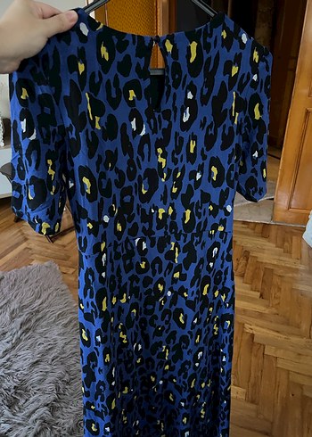 Canlı Saks Mavisi Leopar Desenli Kruvaze Detaylı Midi Elbise - Görsel 7