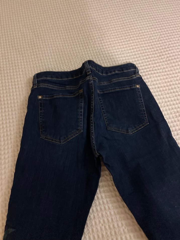  Mango - Çiçek Nakış İşlemeli Koyu Renk Skinny Jean - Görsel 5