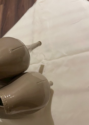 Zara Bej Kadın Pliseli Dolgu Topuk Ayakkabı