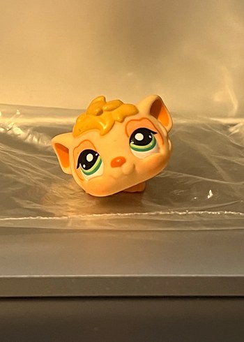 Bej Pastel Renkli Aksiyon Figürü