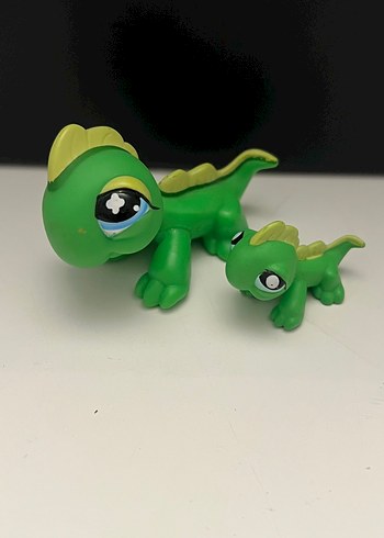 Renkli Yeşil Dinozor Figürleri