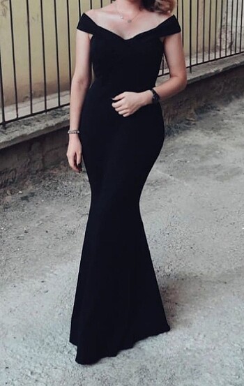 Siyah balık kayık yaka abiye