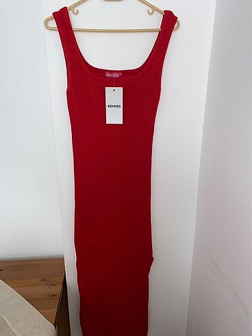 universal Beden Kırmızı Fitilli Yırtmaç detaylı elbise