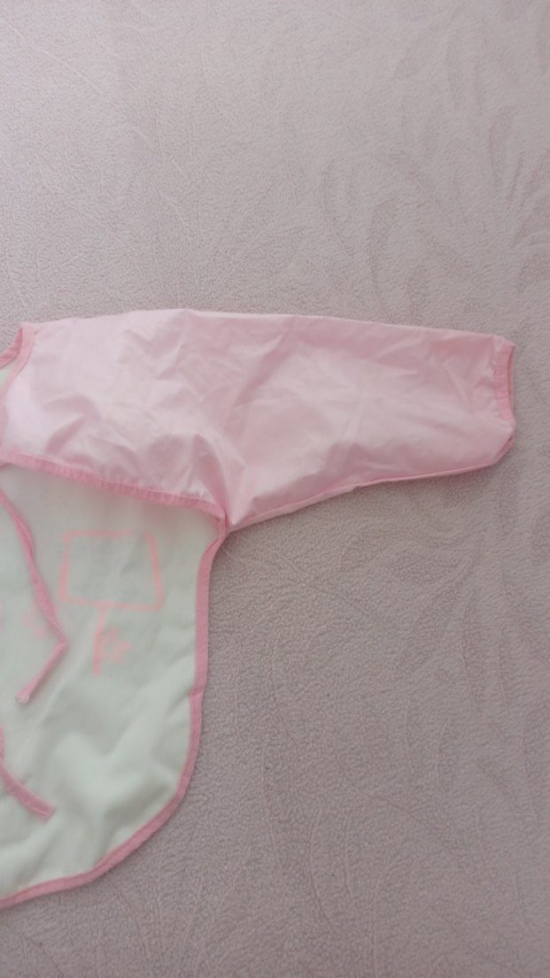 Pembe Baskılı Bebek Önlüğü Kol Detaylı - Görsel 4