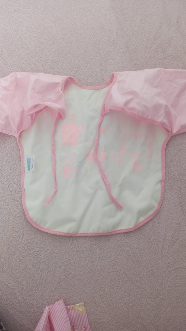 Pembe Baskılı Bebek Önlüğü Kol Detaylı - Görsel 2