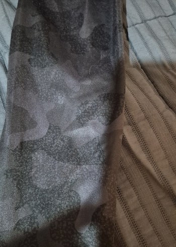 Gri Kamuflaj Desenli Bantlı Kadın Tayt - Görsel 3