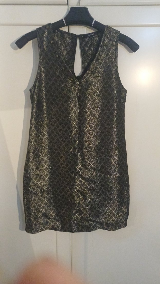 V Yaka Parlak Elbise - Görsel 2