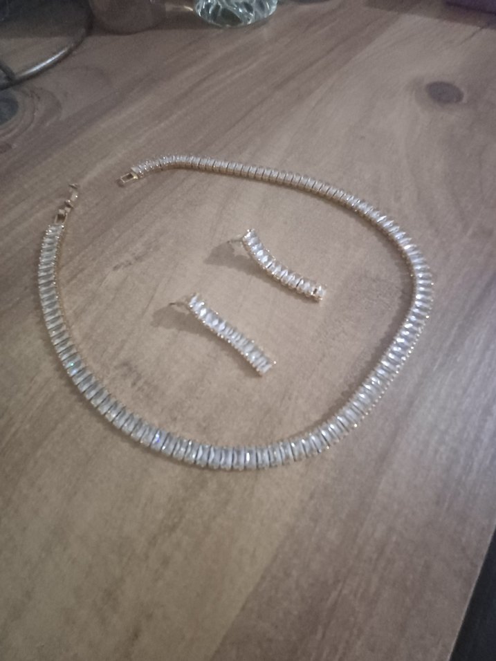 Altın Rengi Zincir Üstünr Taşlı Suyolu Kolye vr Küpesi - Görsel 3