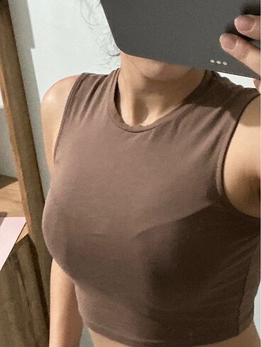 Sıfır kollu kahverengi crop