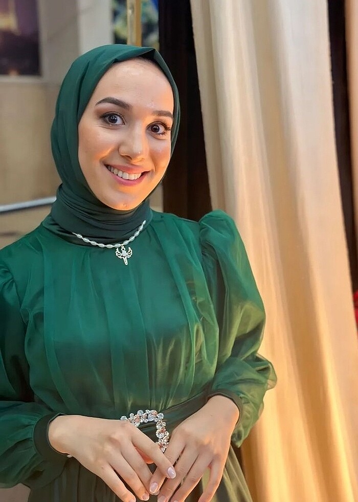 Taşlı kemerli yeşil abiye - Görsel 3