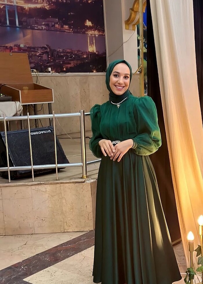 Taşlı kemerli yeşil abiye - Görsel 2