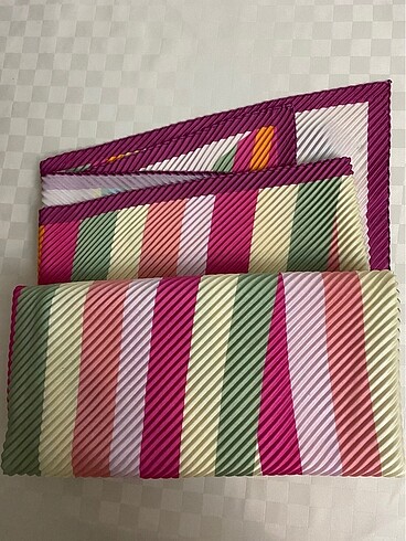 Renkli pliseli eşarp - Görsel 2