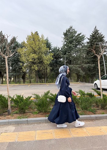 Kapüşonlu Bağcıklı Lacivert Uzun Elbise - Görsel 2