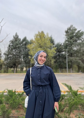 Kapüşonlu Bağcıklı Lacivert Uzun Elbise - Görsel 3