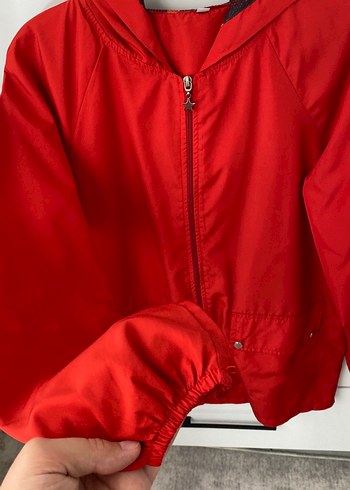 Kırmızı Parlak Fermuarlı Kadın Yağmurluk - Görsel 2
