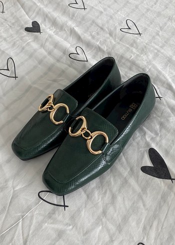 Yeşil Parlak Deri Tokalı Kadın Loafer