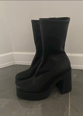 39 Beden Stradivarius Siyah Platform Topuklu Bot