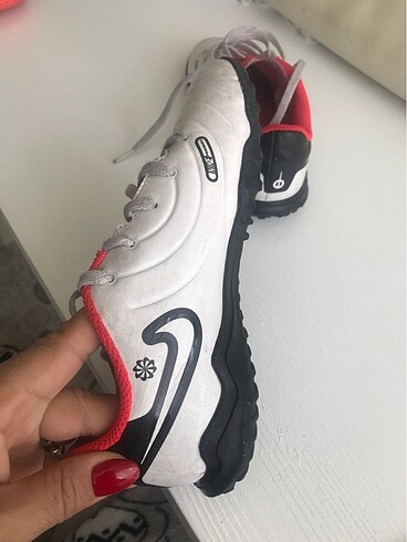 33 Beden kırmızı Renk Orjinal nıke 33 numara