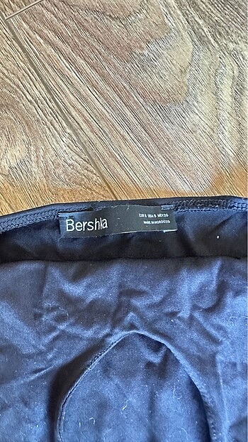 Bershka omuzları açık üst