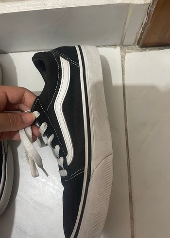 Siyah Bağcıklı Minimalist Kadın Spor Ayakkabı - Görsel 3