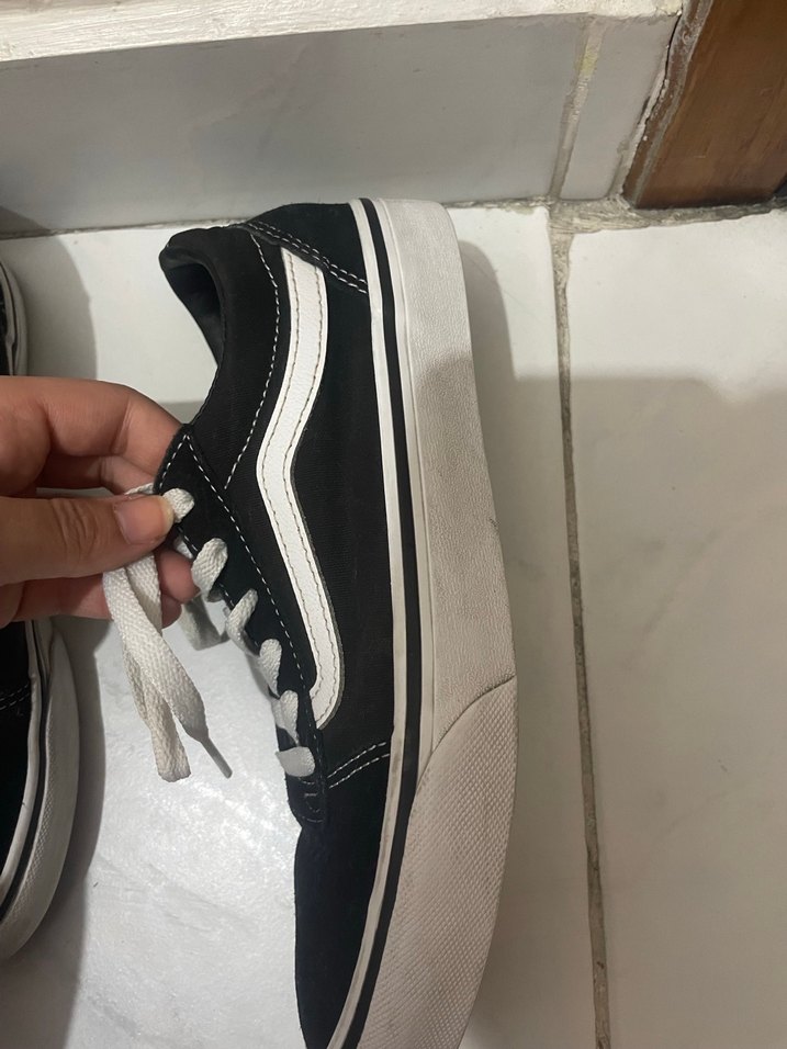 Siyah Bağcıklı Minimalist Kadın Spor Ayakkabı - Görsel 3