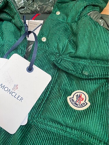Moncler Orjinal faturalı moncler kapşonlu kadife detaylı cepli puf yelek