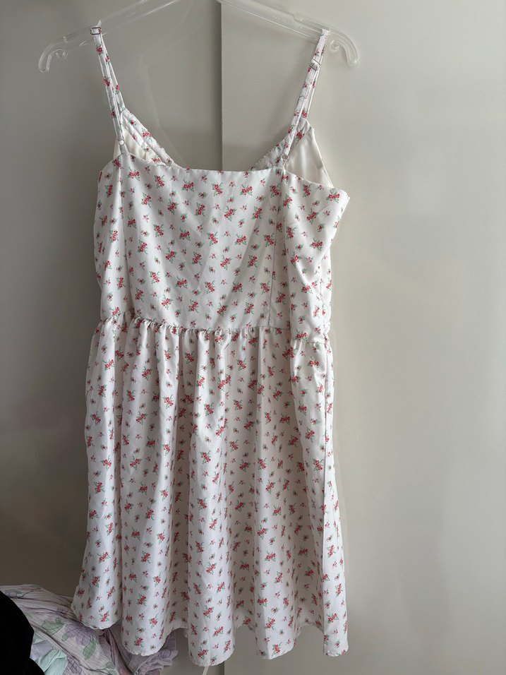 Çiçek Desenli Beyaz Mini Elbise - Görsel 2