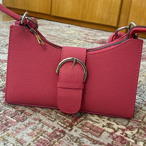 Fuşya pembe askılı kol çantası