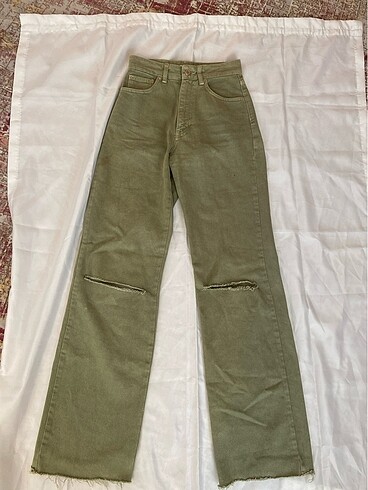 Nane yeşil renkte kot pantolon defacto jeans