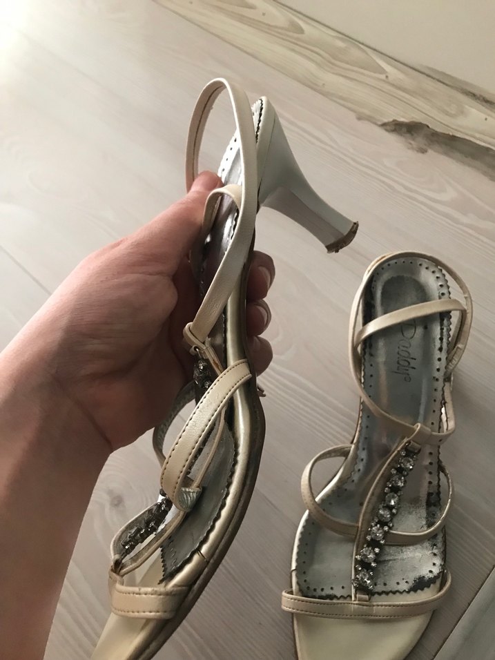 Beyaz Tokalı Stiletto Yılan Desenli Kadın Ayakkabı - Görsel 3