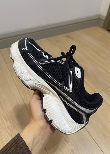 Kadın Siyah Spor Ayakkabı - Görsel 3