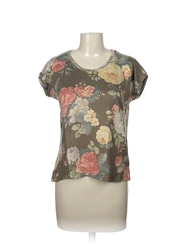 Stradivarius T-shirt %70 İndirimli.