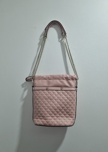Guess Guess Zincir Detaylı Pembe Kadın Çanta