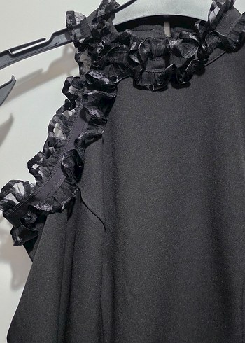 Uzun Kollu Siyah Fırfırlı Kadın Elbise - Görsel 2